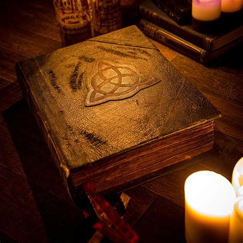 Empowering the Witch Within: A Guide to Personal Transformation through the Black Magic Book of Shadows
